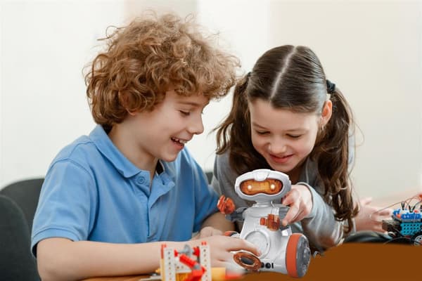 Science & Play - Mio the Robot - Next Generation