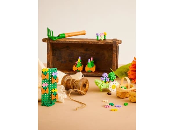 Plus-Plus Learn to Build Flower Shop