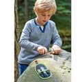 Miniatyrbild 5 av 6: Explorers påse - HABA - Terra Kids - 6-funktions pennkniv - LED-lampa - 3x/6x förstoringsglas