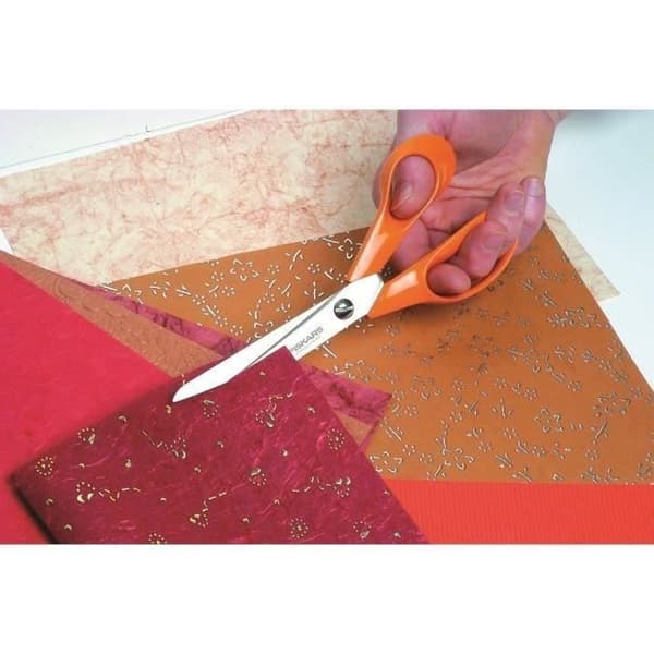 FISKARS Klassisk Universalsax högerhänt 21 cm