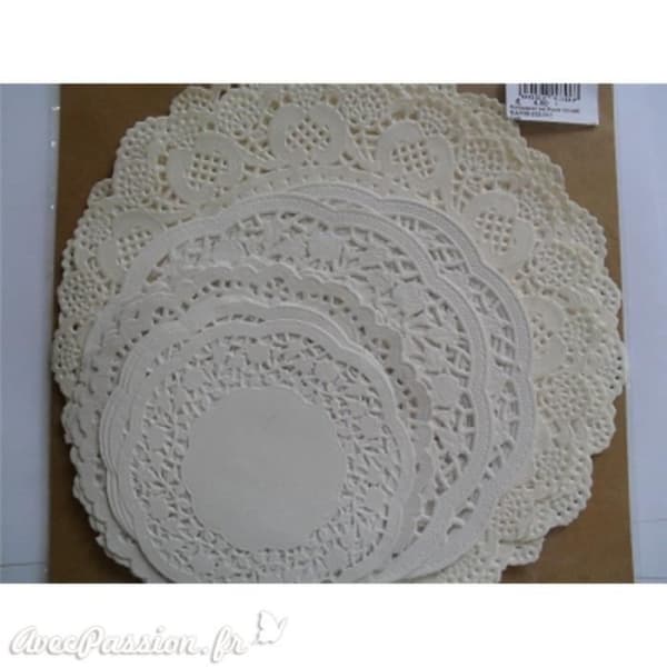 Vitskuren spetspappersduk 4 storlekar 60p 11 cm