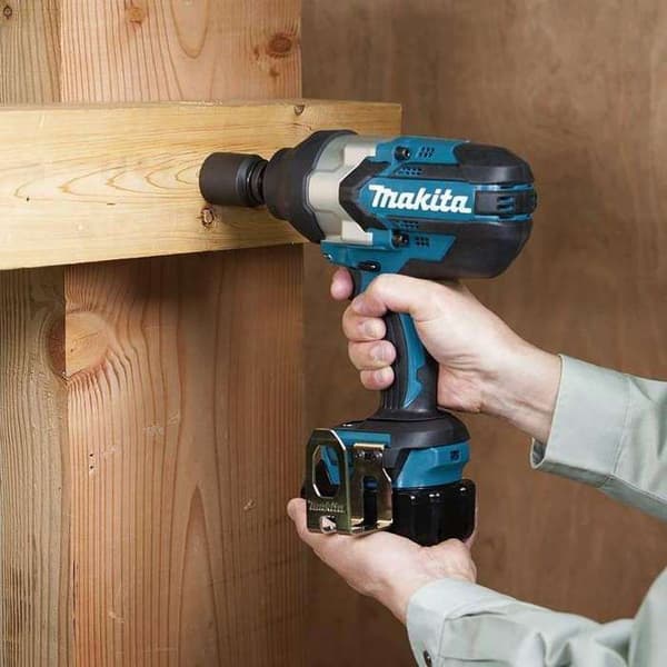 MAKITA Slagnyckel i kartong DTW1002Z - 1/2 "1000 Nm (endast maskin)