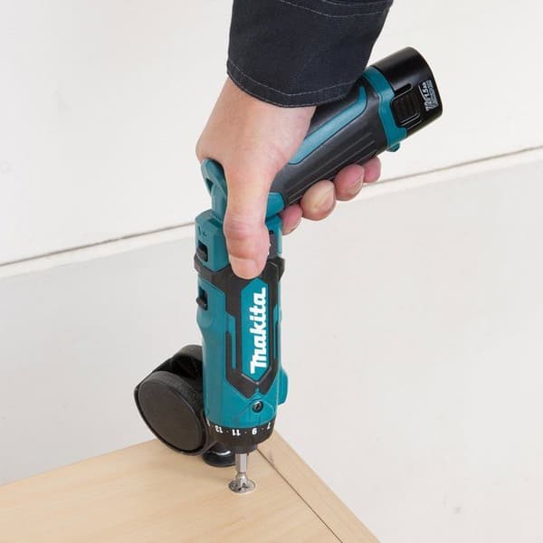 Makita skruvmejsel 7,2V Li-Ion 1,5Ah 5,6Nm - DF012DSE