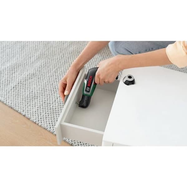 Bosch IXO 7 sladdlös skruvmejsel med 10 bitar och förvaringsbox