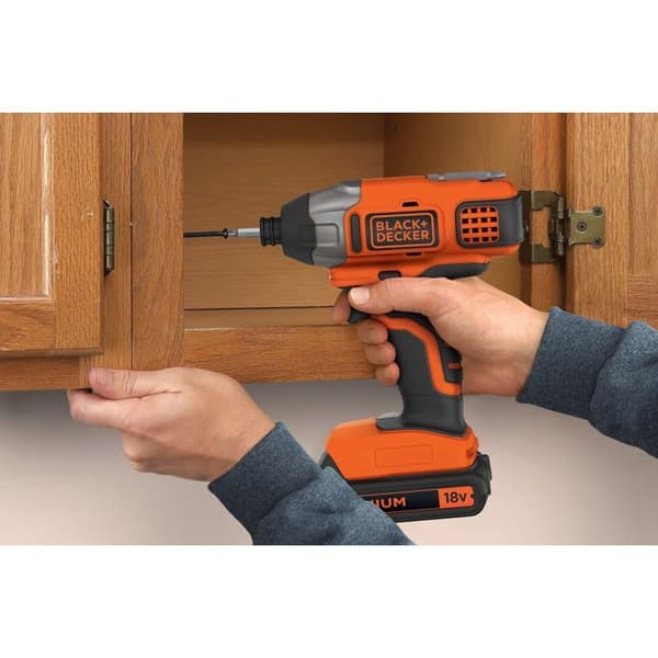 BLACK+DECKER BDCIM18N-XJ 18V sladdlös slagskruvmejsel - Kraftfull och lätt