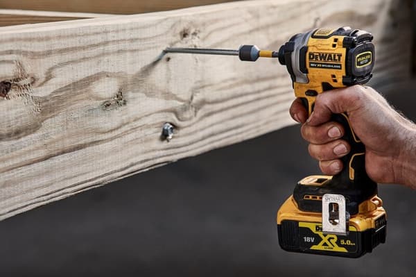 DeWalt DCF850NT 18 V:n 3-vaihteinen iskuporakone