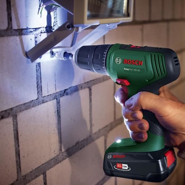 EasyDrill 18V-40 (2x 1,5Ah) + AL18V-20 bore-/skruemaskine i transportkuffert