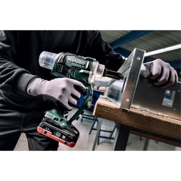 Akkukäyttöinen niittipihti - METABO - NP 18 LTX BL 5.0 - 18 V - MetaBOX 145 L