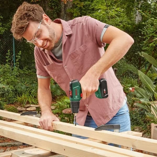 Bosch EasyDrill 18V-40 skruvdragare (+ 2xbatterier 2.0Ah) + 1x18V-20 laddare