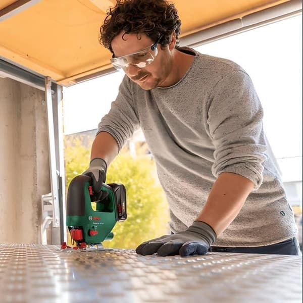 Universal slagborrmaskin 18V + BOSCH PST 18 sticksåg + 2 batterier 2.0 Ah + laddare + väska 06039D410B