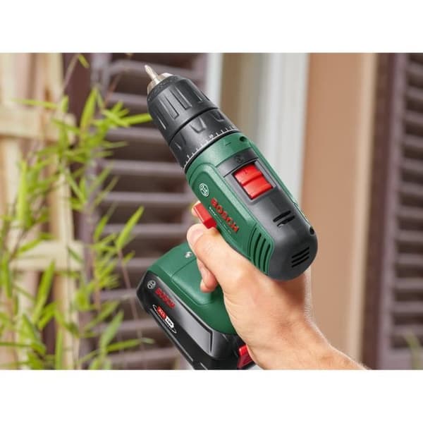 Bosch Akku-boremaskine - UniversalDrill 18 (Leveres med 2 x 18V-1,5Ah batterier + oplader + bæretaske)