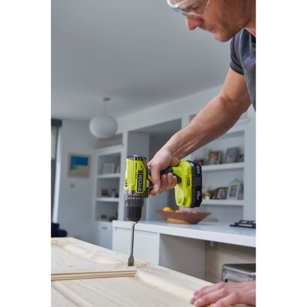RYOBI - 18V ONE+ Kompakt Boremaskine - 2 x 2,0 Ah Lithium+ Batterier - 1,5 A Oplader - Bæretaske - R18DD2-220S