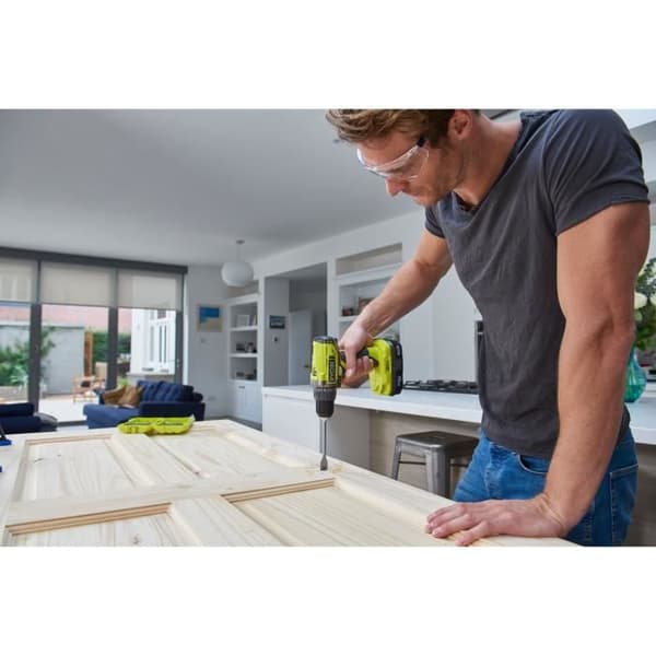 RYOBI - 18V ONE+ Kompakt Boremaskine - 2 x 2,0 Ah Lithium+ Batterier - 1,5 A Oplader - Bæretaske - R18DD2-220S