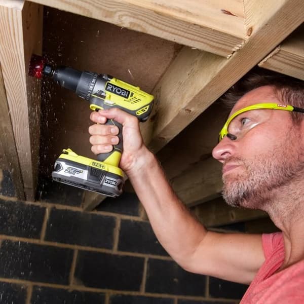 RYOBI - 18V ONE+ Boremaskine - 50 Nm - 500-1800 o/min - 13 mm borepatron + 1 x 2 Ah batteri, oplader og taske - R18DD3-120S