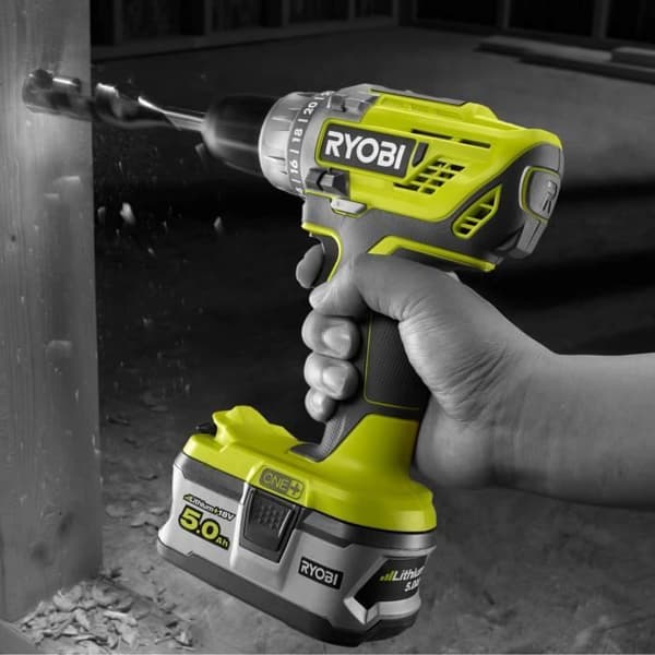 RYOBI - 18V ONE+ Boremaskine - 50 Nm - 500-1800 o/min - 13 mm borepatron + 1 x 2 Ah batteri, oplader og taske - R18DD3-120S