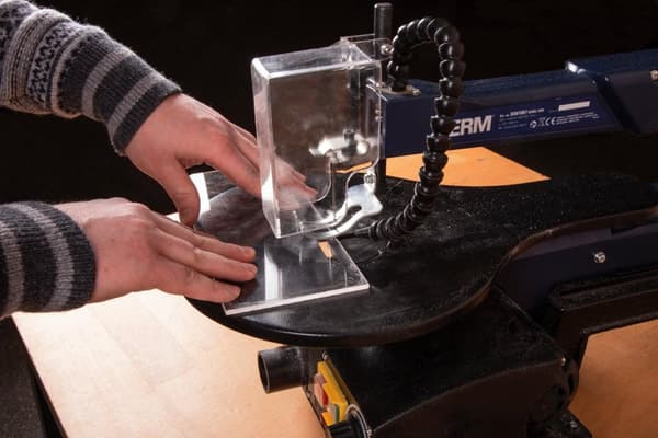 FERM SSM1007 Dekupørsav - med fodpedal – DIY