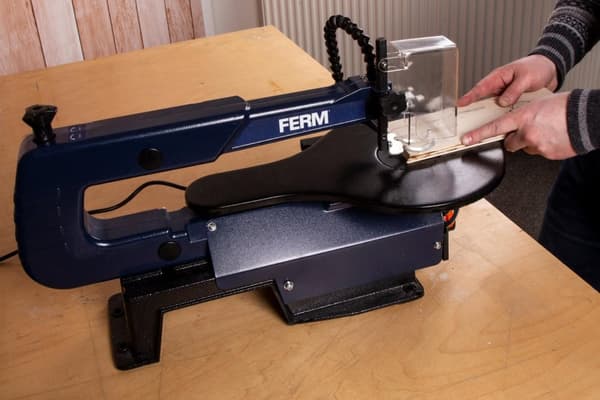 FERM SSM1007 Dekupørsav - med fodpedal – DIY