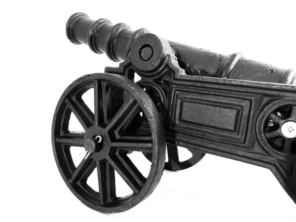 Mycket stilig miniatyrkanon i solitt gjutjärn