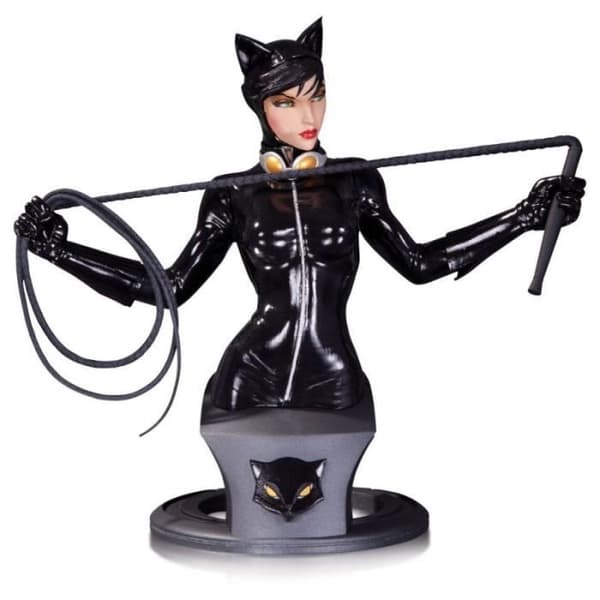 DC Comics Super Heroes byst Catwoman 16 cm