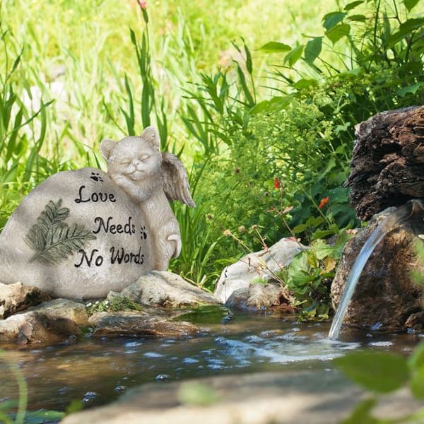 Relaxdays gravsmycke för katt, väderbeständig, inskription "Kärlek behöver inga ord", krämfärgad