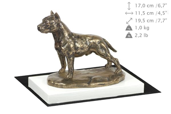 Amerikkalainen staffordshiren terrieri, Amstaff, Amstaf - koirapatsas, hahmo valkoisella pohjalla, palkinto koiranäyttelyyn Art-Dog