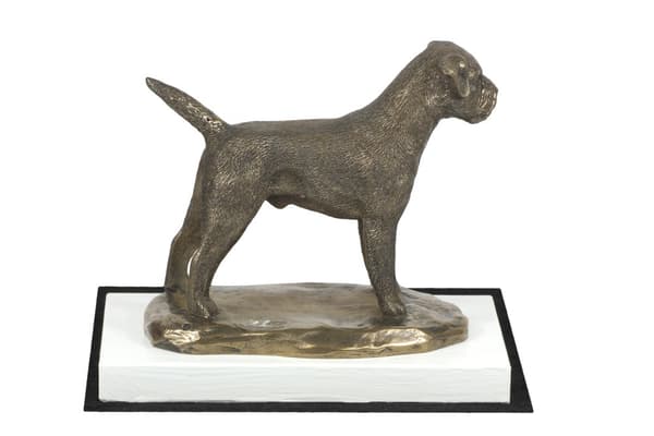Borderterrieri - koirapatsas, hahmo valkoisella pohjalla, palkinto Art-Dog koiranäyttelyyn