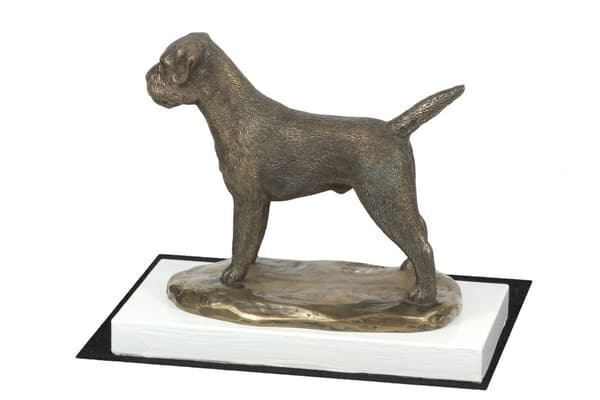 Borderterrieri - koirapatsas, hahmo valkoisella pohjalla, palkinto Art-Dog koiranäyttelyyn
