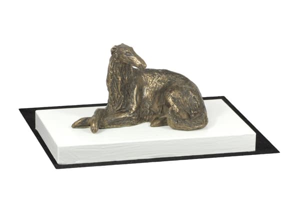 Russisk Borzoi Greyhound, Borzoi, Barzoi I - hundestatuette, figur på hvid base, trofæ til en hundeudstilling af Art-Dog