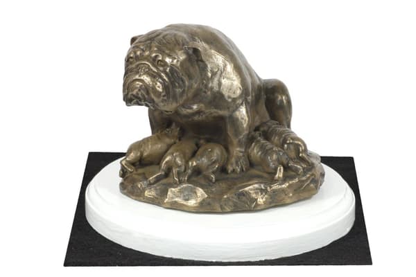 Bulldog II - en hundstatyett, en statyett på vit bas, en trofé för hundutställningen Art-Dog