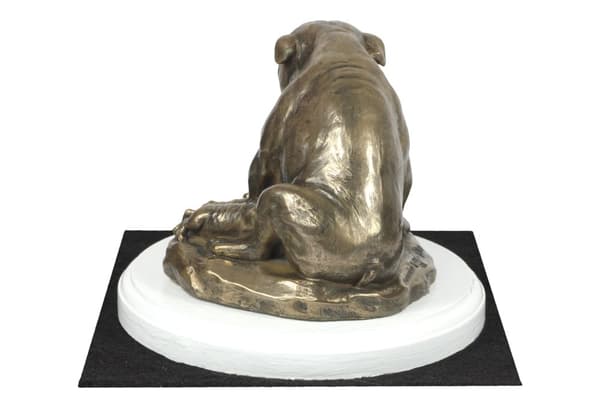 Bulldog II - en hundstatyett, en statyett på vit bas, en trofé för hundutställningen Art-Dog