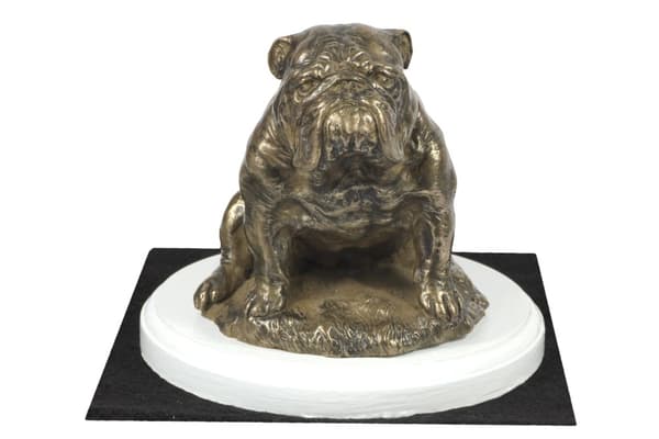 Bulldog III - en hundstatyett, en statyett på vit bas, en trofé för hundutställningen Art-Dog