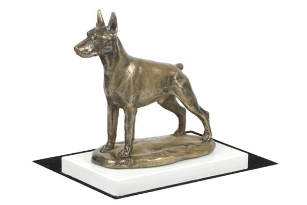 Doberman, Dobermann I - koirapatsas, hahmo valkoisella pohjalla, palkinto koiranäyttelyyn Art-Dog