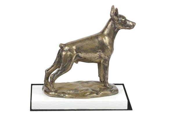 Doberman, Dobermann I - koirapatsas, hahmo valkoisella pohjalla, palkinto koiranäyttelyyn Art-Dog