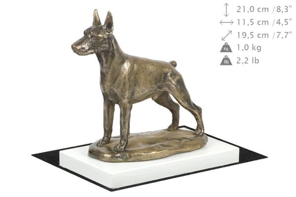 Doberman, Dobermann I - koirapatsas, hahmo valkoisella pohjalla, palkinto koiranäyttelyyn Art-Dog