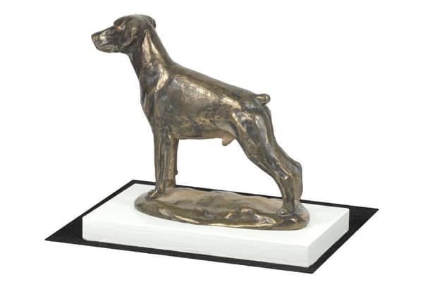 Doberman, Dobermann II - hundestatuette, figur på hvid base, trofæ til hundeudstilling af Art-Dog