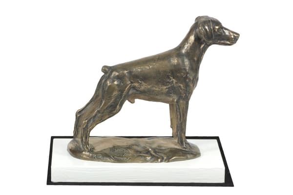 Doberman, Dobermann II - hundestatuette, figur på hvid base, trofæ til hundeudstilling af Art-Dog