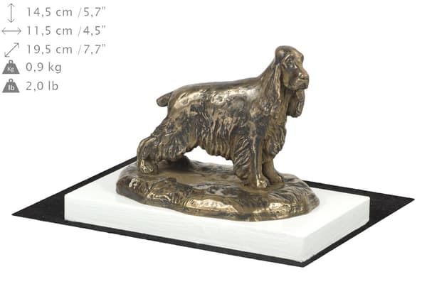 Englannin cockerspanieli - koirapatsas, hahmo valkoisella pohjalla, palkinto koiranäyttelyyn Art-Dog