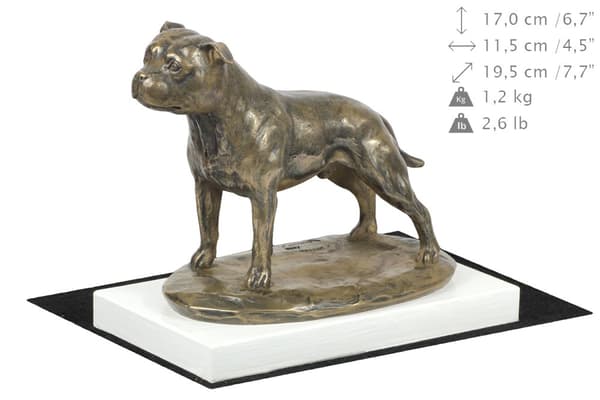 Staffordshiren bullterrieri, Staffik, Staffi III - koirapatsas, hahmo valkoisella pohjalla, palkinto koiranäyttelyyn Art-Dog