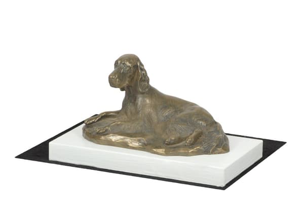 Engelsk setter, Laverack - hundestatuette, figur på hvid bund, trofæ til hundeudstilling af Art-Dog