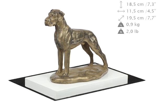 Tanskandoggi II - koirapatsas, hahmo valkoisella pohjalla, palkinto Art-Dog koiranäyttelyyn