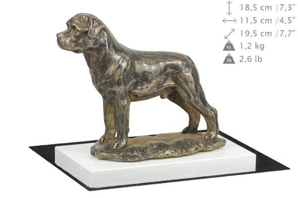 Rottweiler II - koirapatsas, hahmo valkoisella pohjalla, palkinto koiranäyttelyyn Art-Dog