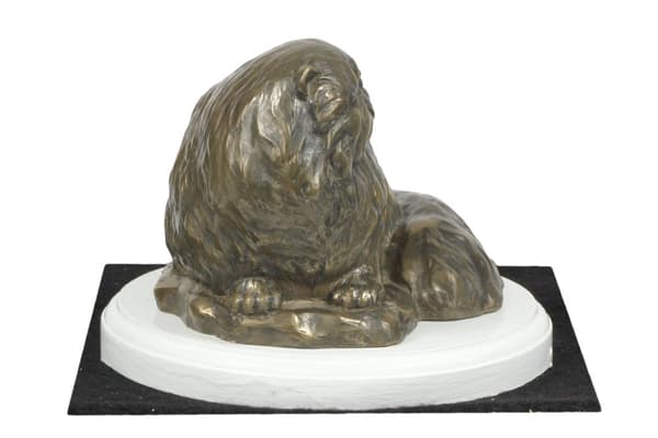 Persia - kissapatsas, hahmo valkoisella pohjalla, palkinto koiranäyttelyyn Art-Dog