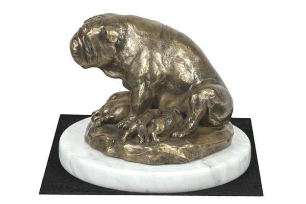 Bulldog II - en hundstatyett, en statyett på vit marmor, en trofé för hundutställningen Art-Dog