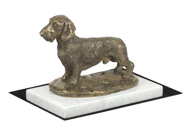 Stråhåret gravhund - hundestatuette, figur på hvid marmor, trofæ til en hundeudstilling af Art-Dog
