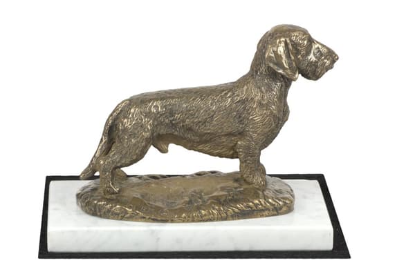 Stråhåret gravhund - hundestatuette, figur på hvid marmor, trofæ til en hundeudstilling af Art-Dog