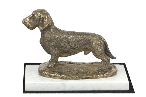 Stråhåret gravhund - hundestatuette, figur på hvid marmor, trofæ til en hundeudstilling af Art-Dog