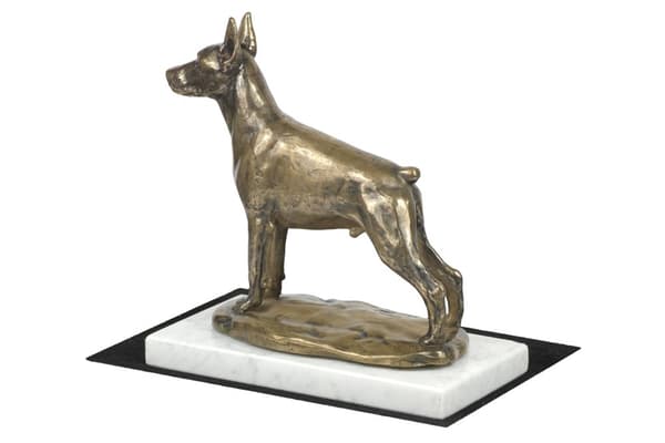 Doberman, Dobermann I - koirapatsas, hahmo valkoisella marmorilla, Art-Dogin koiranäyttelyn pokaali