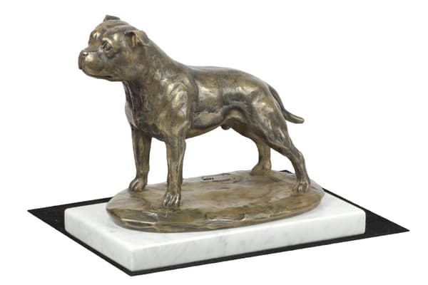 Staffordshire Bull Terrier, Staffik, Staffi III - hundstatyett, statyett på vit marmor, trofé för en hundutställning av Art-Dog