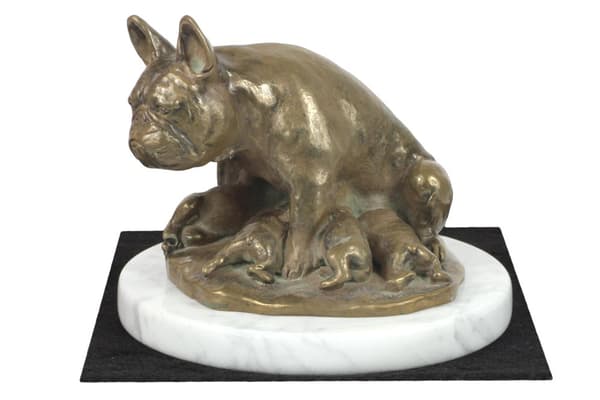 Ranskanbulldoggi I - koirapatsas, hahmo valkoisella marmorilla, palkinto koiranäyttelyyn Art-Dog