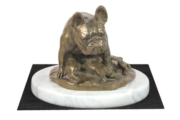 Ranskanbulldoggi I - koirapatsas, hahmo valkoisella marmorilla, palkinto koiranäyttelyyn Art-Dog